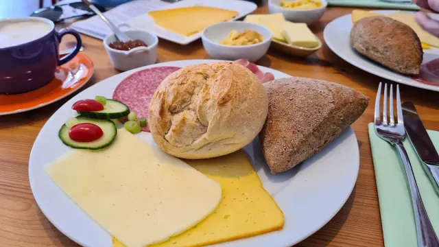 BookNoFees: Restaurant – Cafe Kaffeeklatsch – Meinerzhagen – Cafeneaua „Kaffeeklatsch”, fotografie 3