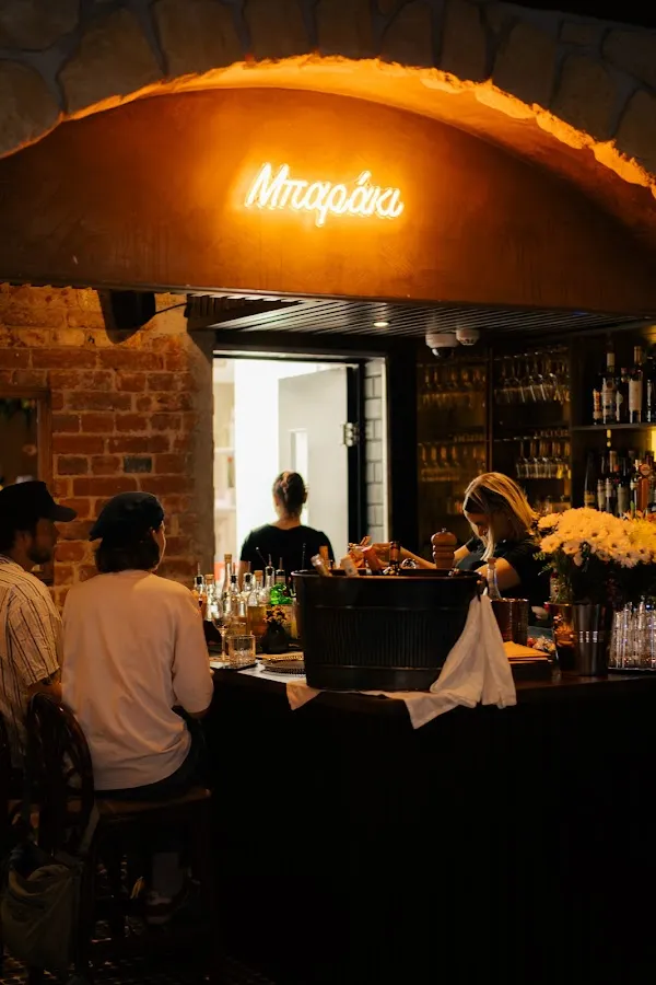 BookNoFees: Restaurant – Le Grec – Helsinki – Grecul, fotografie 1