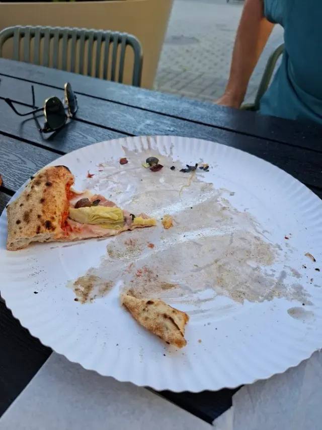 BookNoFees: Snack-bar – NUL NUL Pizza – Bratislava – NUL NUL Pizza, fotografie 2