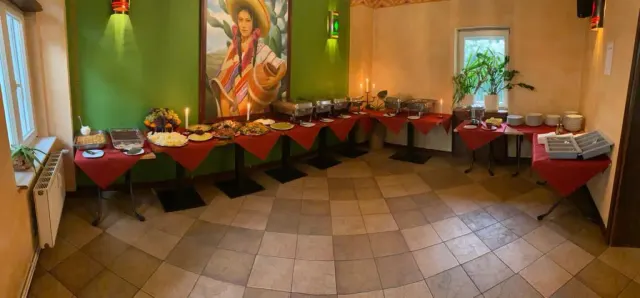 BookNoFees: Restaurant – La Paz – Berlin – La Paz, fotografie 3