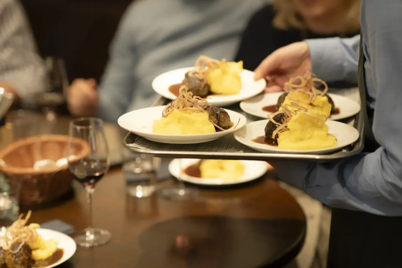 BookNoFees: Restaurant – Edlingers Tempel – Vienna – Templul lui Edlinger, fotografie 1