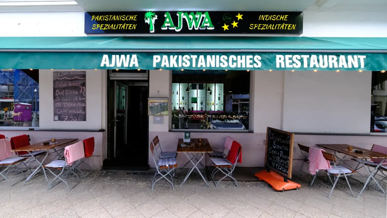 BookNoFees: Restaurant – Ajwa – Berlin – Câine, fotografie 1