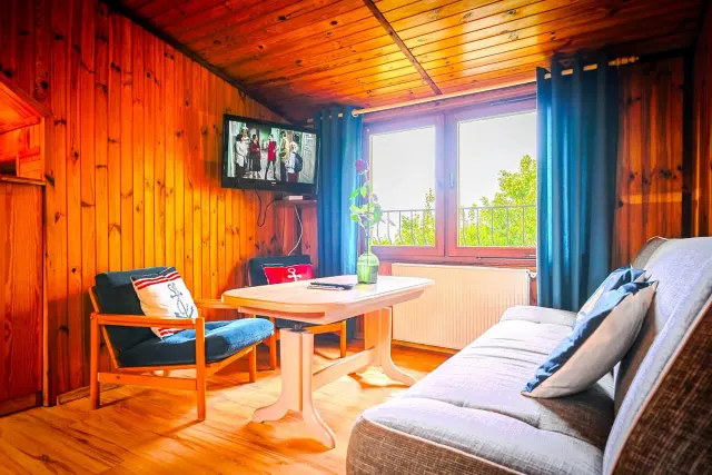 BookNoFees: Un apartament liniștit, cu finisaje din lemn, cu terasă și grădină – Jarosławiec