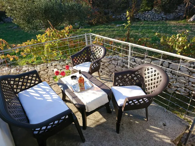 BookNoFees: Casă din piatră renovată, ideală pentru o vacanță liniștită la țară – Vučevica, Klis, Split