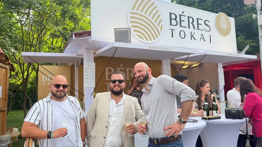 BookNoFees: Restaurant – Kis Tirol Étterem és Fogadó – Budapest – Restaurantul și Hanul „Kis Tirol”, fotografie 1