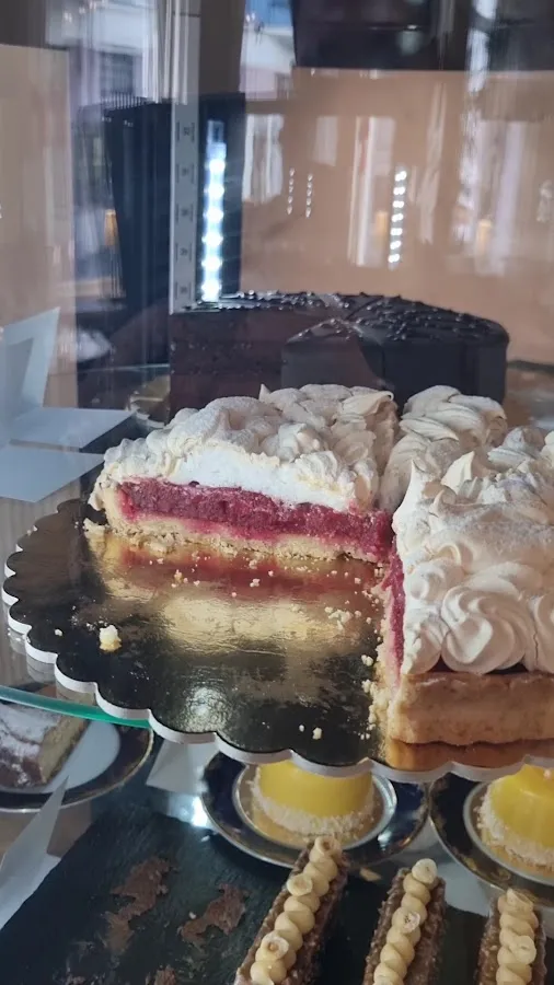 BookNoFees: Cafenea – Kavarna Union – Ljubljana – Cafeneaua Union, fotografie 3
