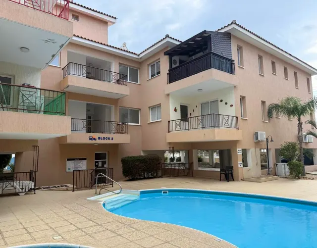 BookNoFees: Apartament spațios și liniștit, cu piscină și balcon – Chloraka