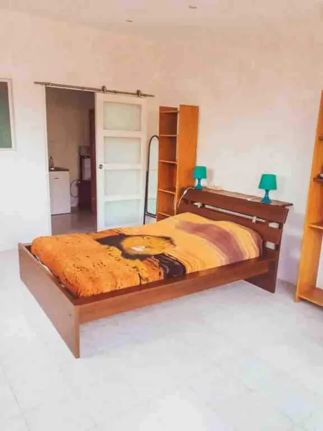 BookNoFees: Bungalou liniștit, cu terasă înflorită și bucătărie de vară – Agde