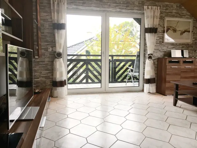 BookNoFees: WaldLoft în Balve, cu balcon, șemineu și cadă de baie – Balve