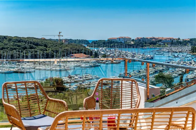 BookNoFees: Penthouse Lidi – vedere la mare / 2 dormitoare + loc de parcare + amplasare excelentă – Pula