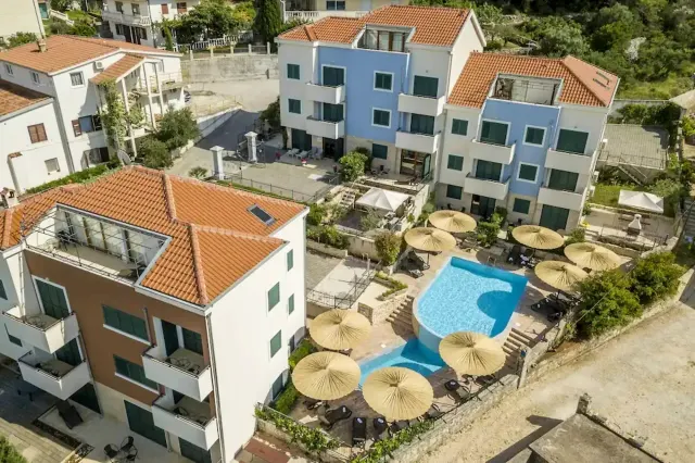 BookNoFees: Apartament de vacanță liniștit, cu piscină și grădină – Slatine