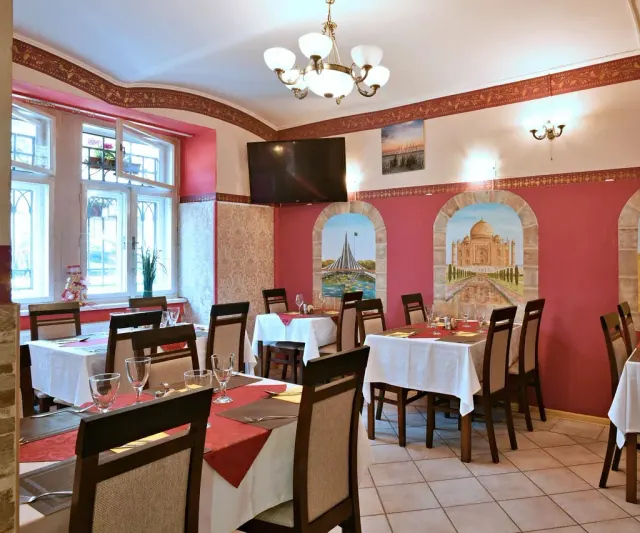 BookNoFees: Restaurant – Red Chilli – Prague – Ardei iute roșu, fotografie 2