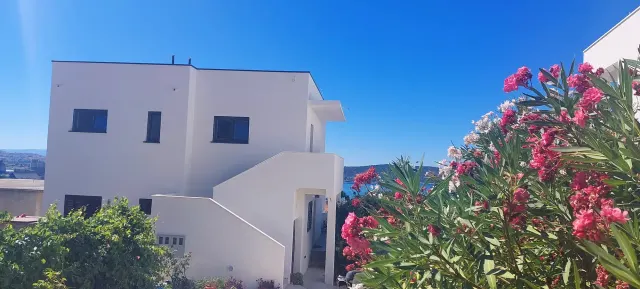 BookNoFees: Cazare familială liniștită, cu vedere la mare – Kaštel Sućurac, Split