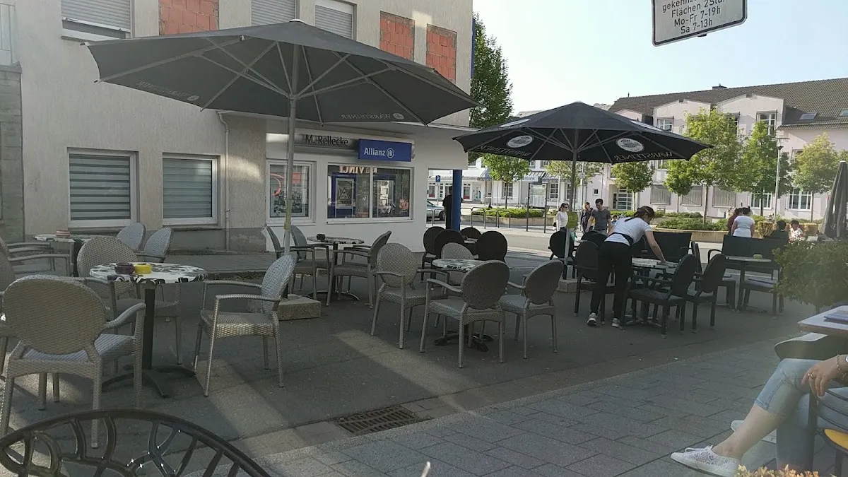 BookNoFees: Restaurant – Eiscafé Cortina – Warstein-Belecke – Cafeneaua Cortina, fotografie 1