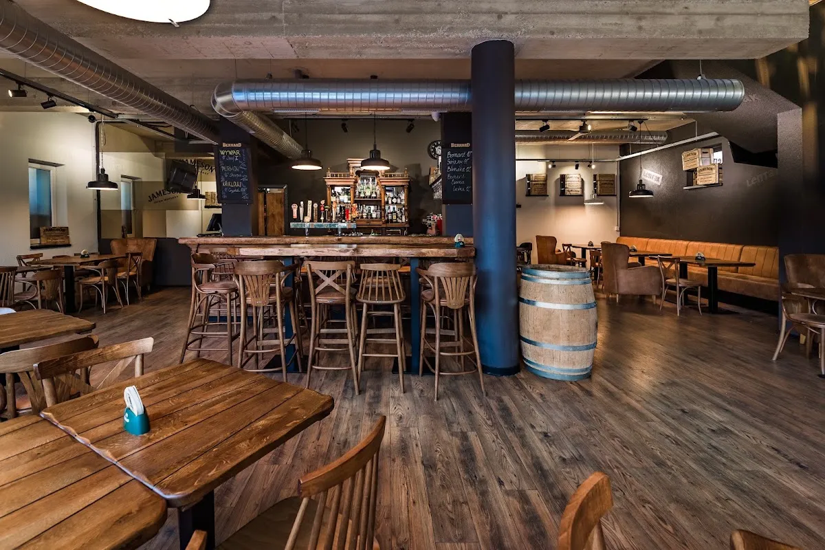 BookNoFees: Restaurant – Len tak – Bratislava – Doar așa, fotografie 1