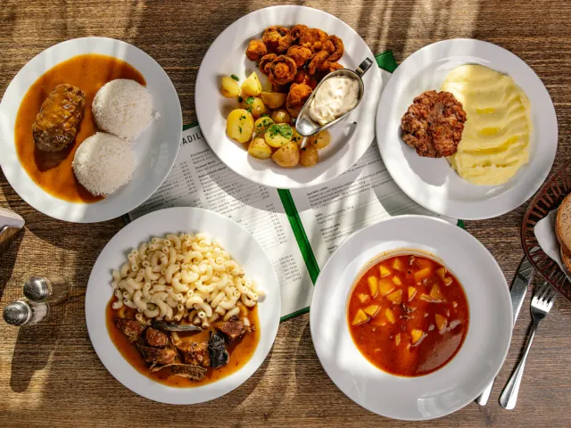BookNoFees: Restaurant – Lokál U Zavadilů – Prague – Localul „U Zavadilů”, fotografie 3