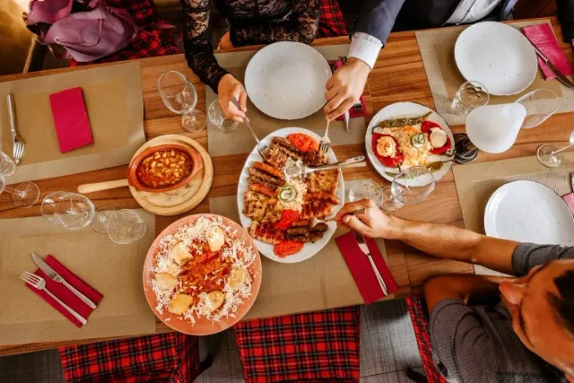 BookNoFees: Restaurant – To Je To balkan žar – Ljubljana – Asta e: grătarul balcanic, fotografie 3