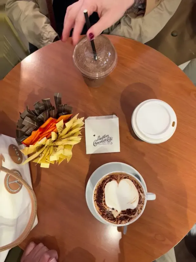 BookNoFees: Cafenea – Butlers Chocolate Café – Dublin – Butlers Chocolate Café, fotografie 3