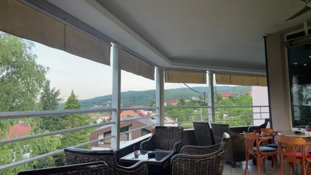BookNoFees: Cafenea – Caffe Bar Aurora – Zagreb – Cafeneaua Aurora, fotografie 3