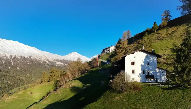 BookNoFees: Vacanță deasupra norilor vieții de zi cu zi – Sta.Maria Val Müstair