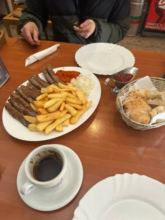 BookNoFees: Restaurant – Leskovački dvor – Ljubljana – Conacul din Leskovac, fotografie 2