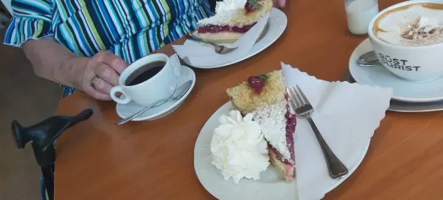 BookNoFees: Restaurant – Café und Konditorei Wenning – Herdecke – Cafeneaua și cofetăria Wenning, fotografie 2