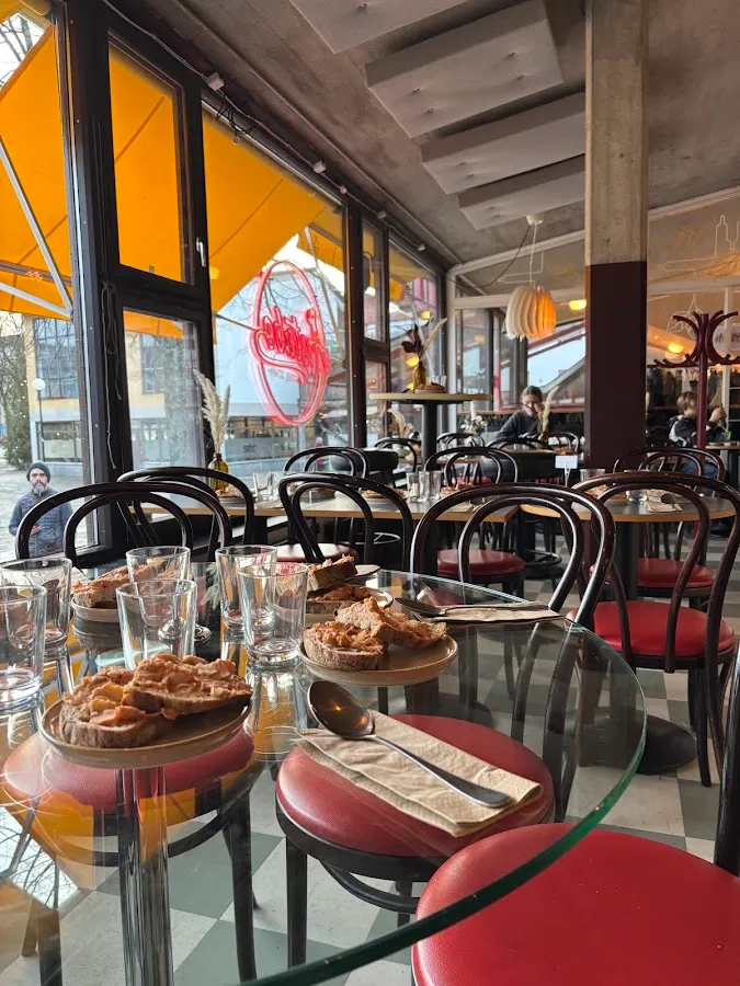 BookNoFees: Cafenea – Årstabo – Stockholm – Årstabo, fotografie 1
