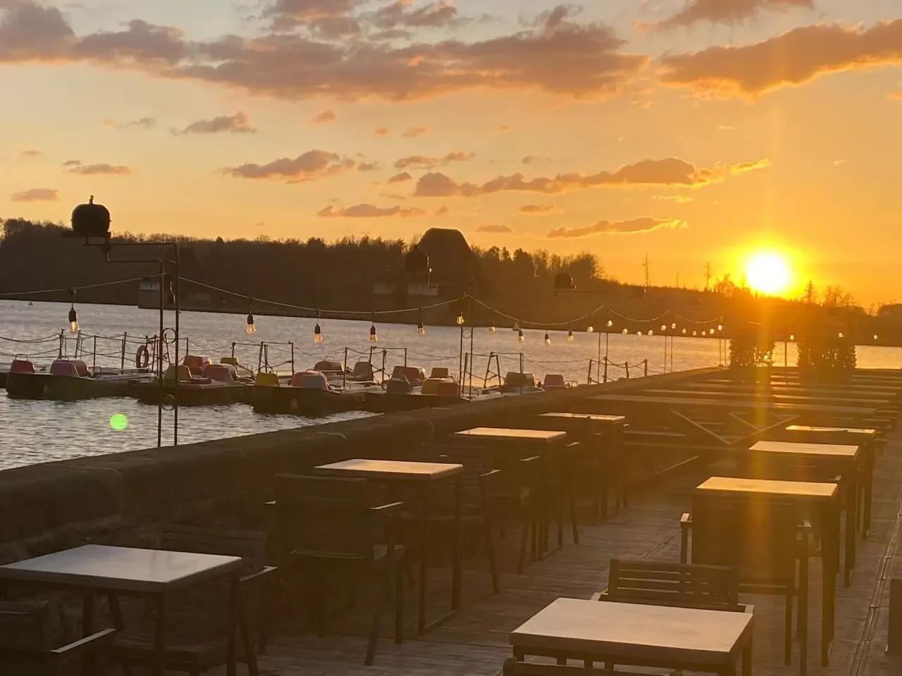 BookNoFees: Restaurant – MahlAnderz am Möhnesee – Möhnesee-Günne – MahlAnderz la lacul Möhnesee, fotografie 1
