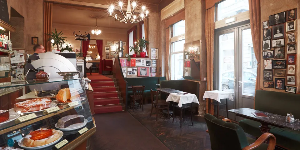 BookNoFees: Cafenea – Café Jelinek – Vienna – Cafeneaua Jelinek, fotografie 1