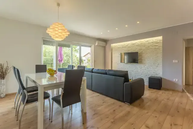 BookNoFees: Apartamentul de vacanță „Nives” din Pula, pentru până la 6 persoane – Pula