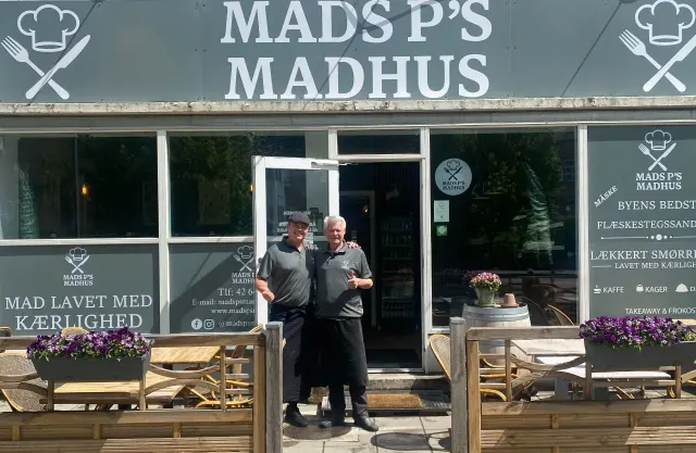 BookNoFees: Cafenea – Mads P s Madhus – Copenhagen – Mads P’s Madhus, fotografie 3