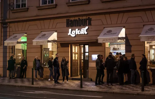 BookNoFees: Restaurant – Lokál Hamburk – Prague – Localul Hamburg, fotografie 2
