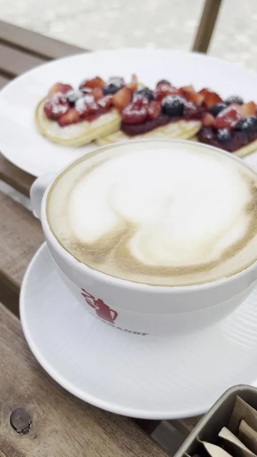 BookNoFees: Cafenea – Cafe Capri – Ljubljana – Cafe Capri, fotografie 3