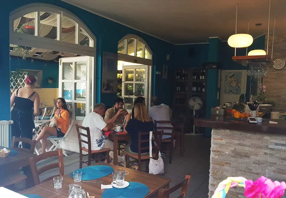 BookNoFees: Cafenea – Cafe Capri – Ljubljana – Cafe Capri, fotografie 1