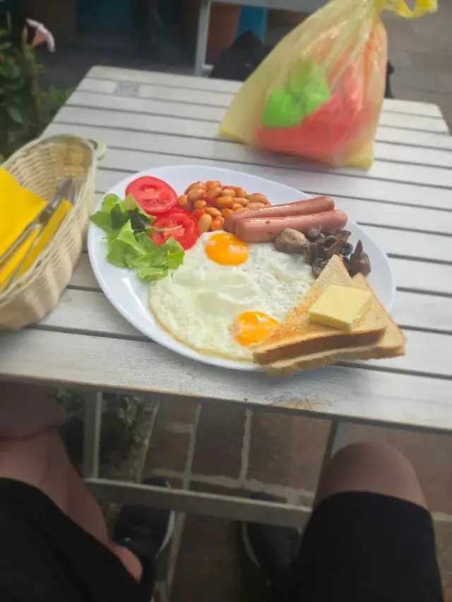BookNoFees: Cafenea – Cafe Capri – Ljubljana – Cafe Capri, fotografie 2