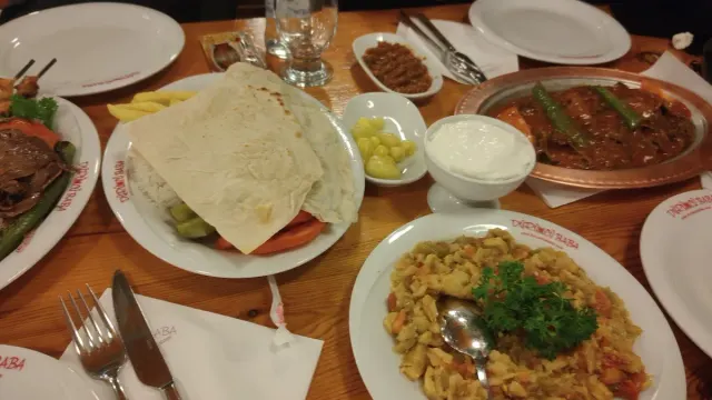 BookNoFees: Restaurant – Dürümcü Baba – Istanbul – Tatăl cu dürümuri, fotografie 3