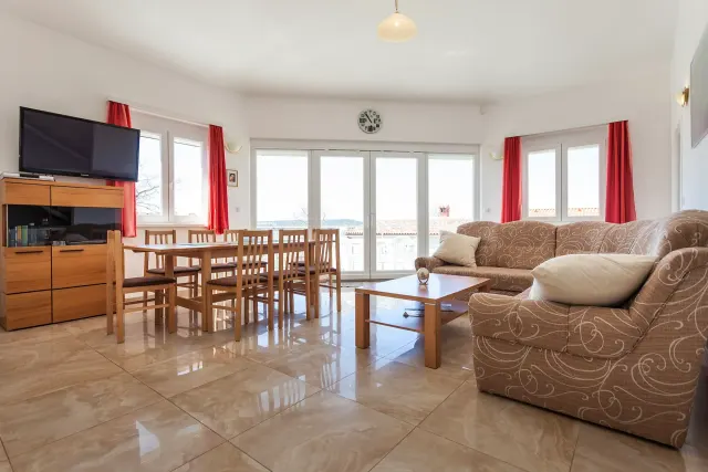 BookNoFees: Vilă proiectată de arhitecți, cu vedere la mare, pentru grupuri mari, care oferă șezlonguri gratuite pe plaja de scăldat – Medulin
