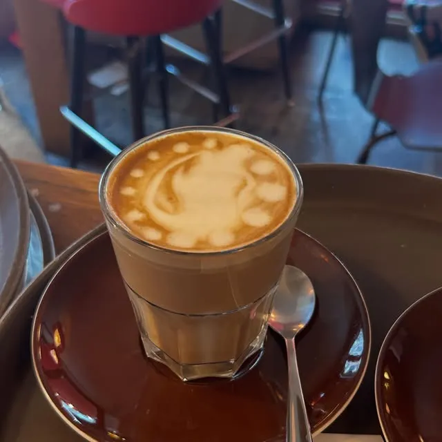 BookNoFees: Cafenea – Laundromat Cafe – Copenhagen – Cafeneaua cu spălătorie, fotografie 2