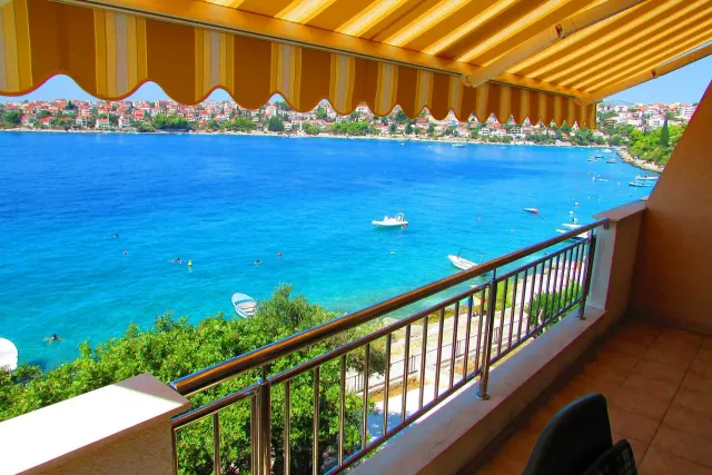 BookNoFees: Apartamentul Miran cu vedere la mare – Trogir