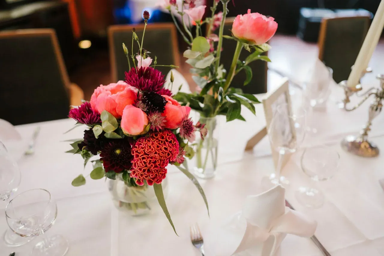 BookNoFees: Restaurant – Achter Gedeck – Berlin – Al optulea set de tacâmuri, fotografie 1