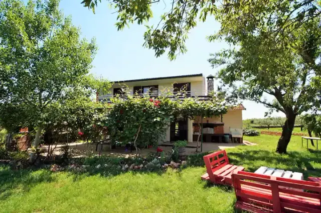 BookNoFees: Casa Sandra – Relaxare deplină pentru mari și mici – Pula