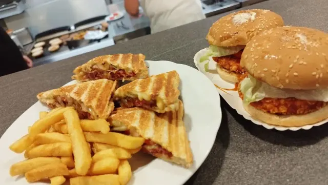 BookNoFees: Snack-bar – Hellweg Gaststätten – Geseke – Restaurante Hellweg, fotografie 2