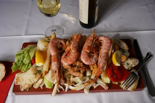 BookNoFees: Restaurant – El Lacón – Madrid – Lacónul, fotografie 3