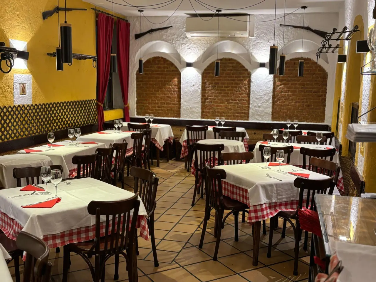 BookNoFees: Restaurant – El Lacón – Madrid – Lacónul, fotografie 1