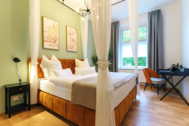 BookNoFees: Un apartament fermecător într-o clădire veche, cu balcon, situat în inima orașului Magdeburg – Magdeburg