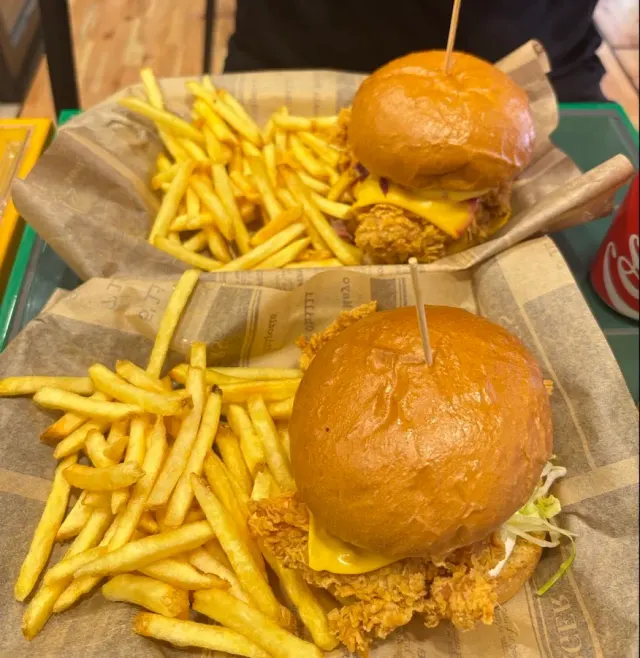 BookNoFees: Snack-bar – Ferick Fried Chicken – Istanbul – Ferick Fried Chicken, fotografie 2