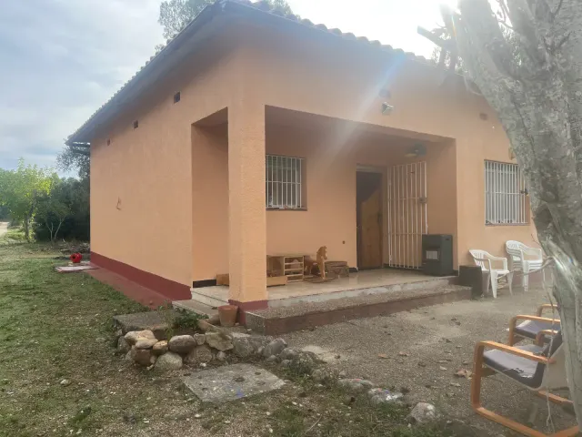 BookNoFees: O casă de oaspeți liniștită, cu grădină și șemineu – Horta De Sant Joan
