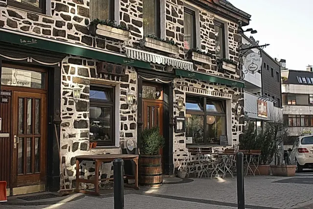 BookNoFees: Café zur Burg, Altena