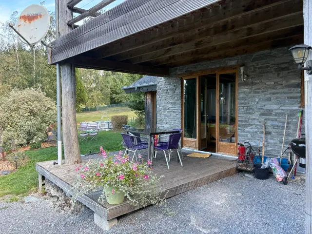 BookNoFees: Apartament liniștit în mijlocul naturii, cu terasă acoperită și piscină – Membre Sur Semois