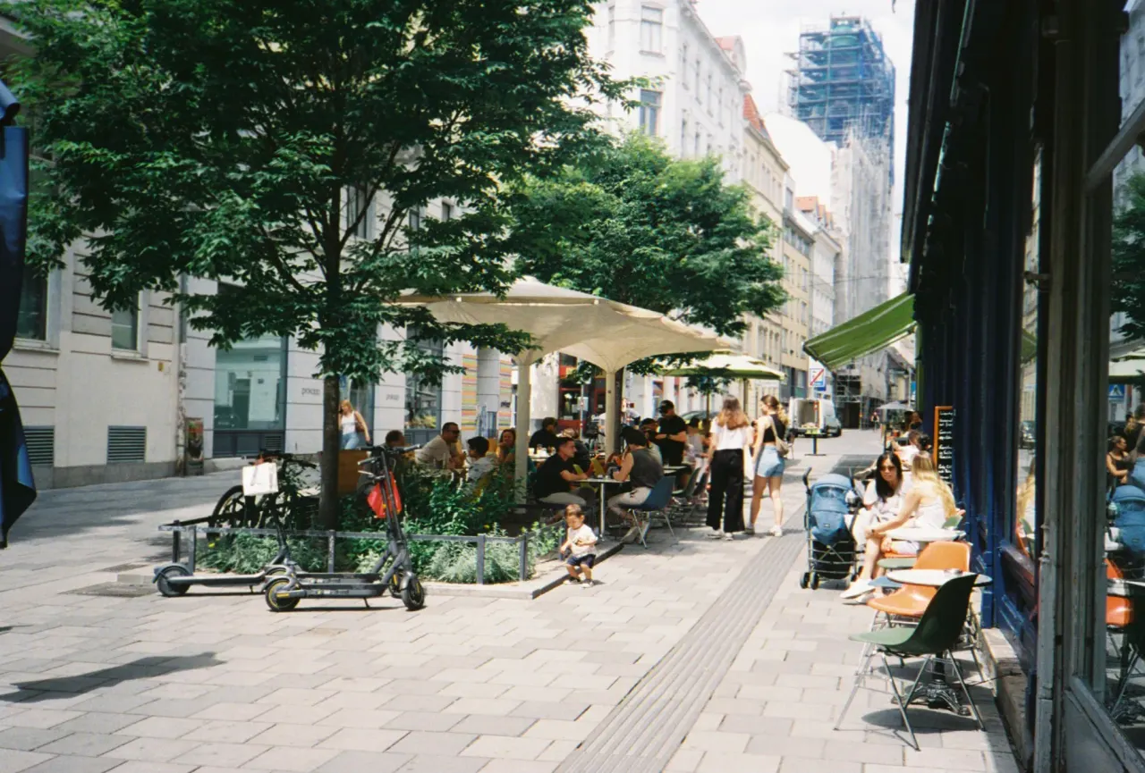 BookNoFees: Cafenea – Café Europa Lager – Vienna – Café Europa Lager, fotografie 1